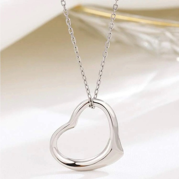 925 Sterling Silver floating heart Charm Pendant Slide Necklace gift for ladies - Picture 5 of 8